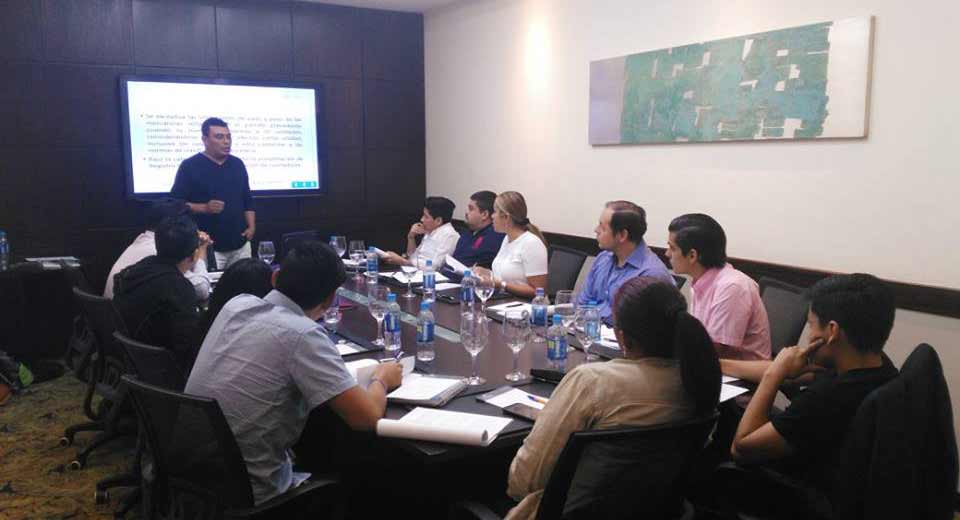 Emprendedores celebrando sus primeros resultados